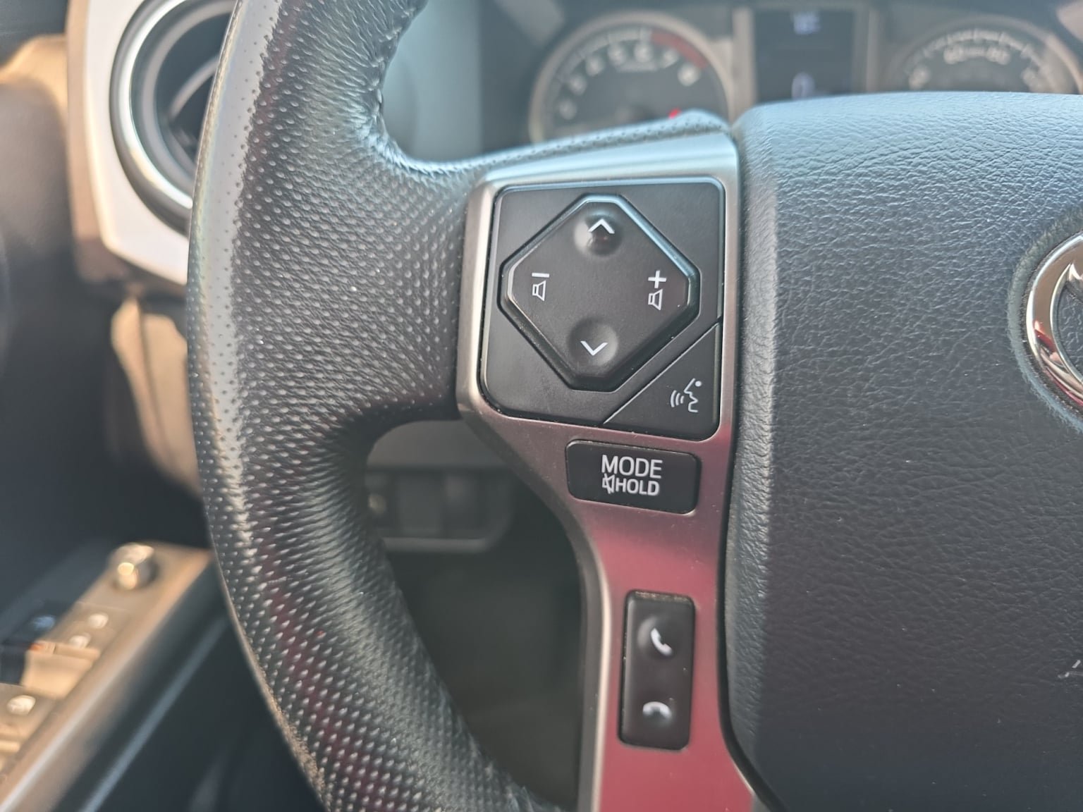 Used 2020 Toyota Tacoma SR5 RWD image 22