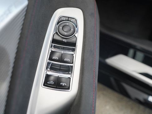 Used 2023 Chevrolet Corvette Stingray Premium Conv w/ Z51 Performance Package RWD image 38