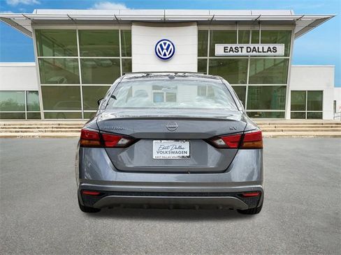 Used 2024 Nissan Altima 2.5 SV image 4