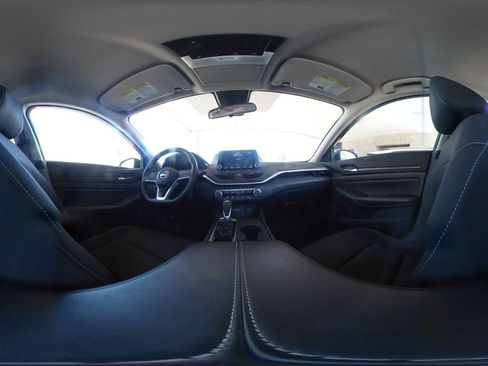 Used 2025 Nissan Altima 2.5 SV FWD image 43