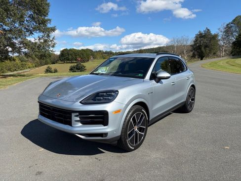 New 2026 Porsche Cayenne E-Hybrid image 1