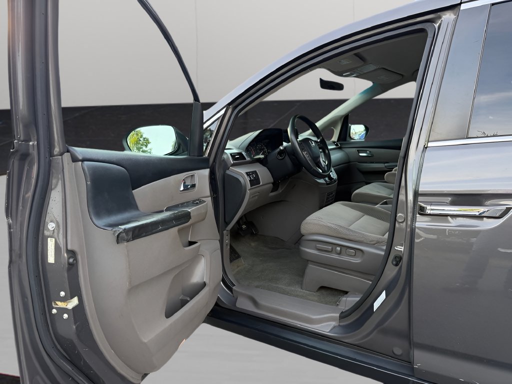 Used 2016 Honda Odyssey SE image 14