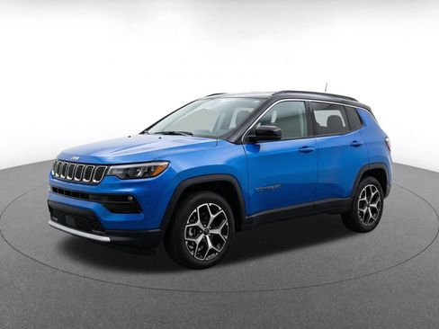Used 2025 Jeep Compass Limited AWD/4WD image 3