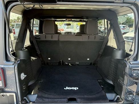 Used 2016 Jeep Wrangler Unlimited Sahara w/ Connectivity Group AWD/4WD image 13