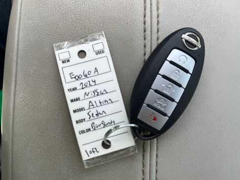 Used 2024 Nissan Altima 2.5 SV w/ SV Premium Package FWD image 24