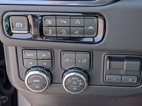 New 2026 GMC Yukon AT4 Ultimate w/ LPO, Floor Liner Package AWD/4WD image 22