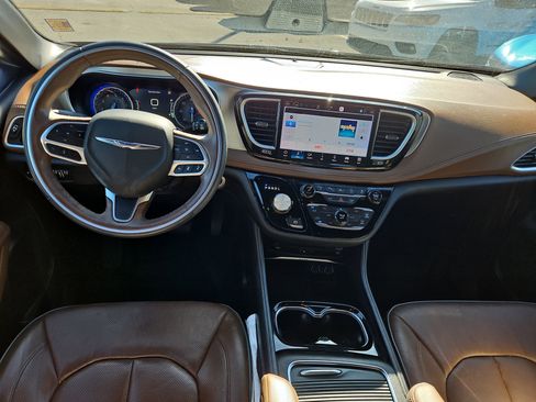 Used 2021 Chrysler Pacifica Limited w/ Uconnect Theater Family Group image 8