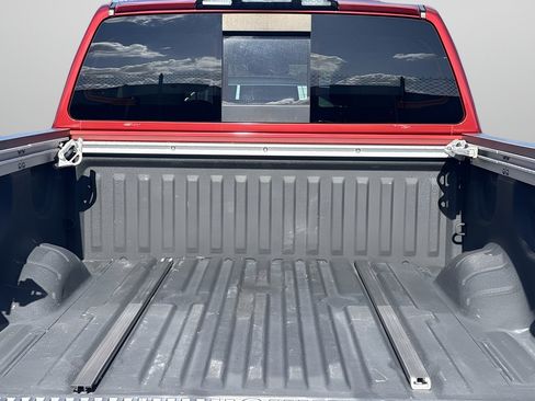 Used 2019 Nissan Titan SV w/ SV Convenience Package image 8