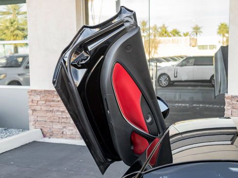 Used 2025 McLaren Artura image 11