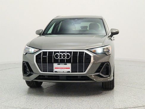 Used 2020 Audi Q3 2.0T Premium w/ Convenience Package AWD/4WD image 2