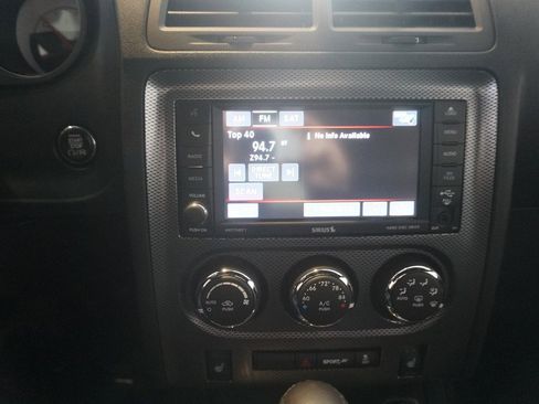 Used 2014 Dodge Challenger R/T image 15