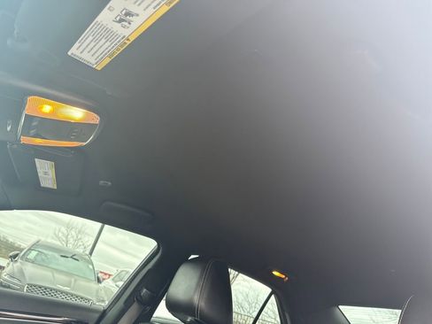 Used 2019 Chrysler 300 S image 22