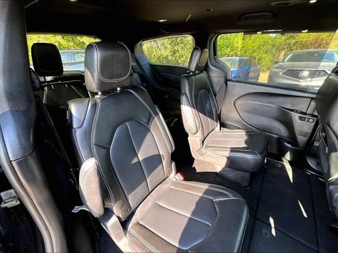 Used 2025 Chrysler Pacifica Select FWD image 37