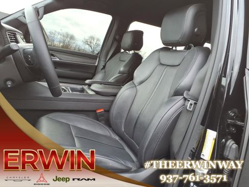 Certified 2024 Jeep Wagoneer Series II w/ Flexible Seating Group image 12