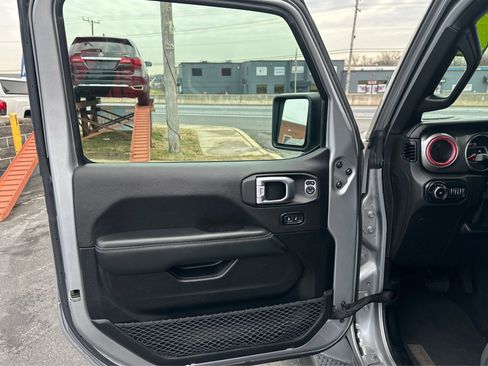 Used 2020 Jeep Wrangler Unlimited Sahara image 17