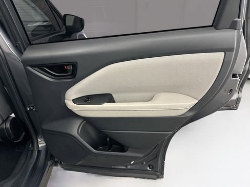 Used 2025 Subaru Forester AWD image 30