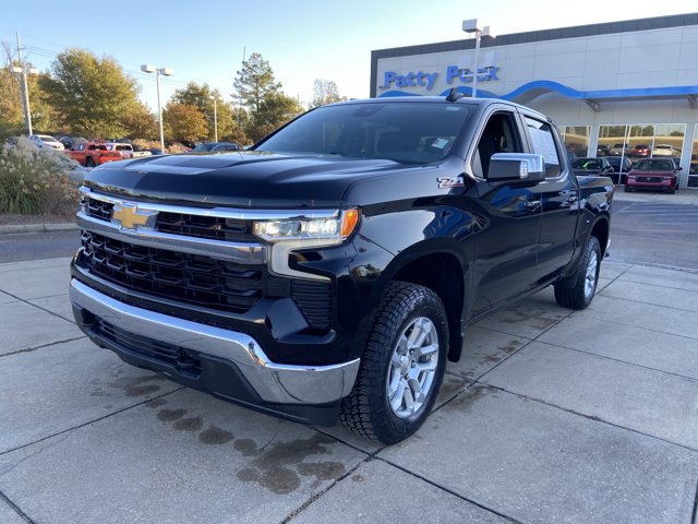 Used 2023 Chevrolet Silverado 1500 LT w/ Z71 Off-Road Package AWD/4WD image 4