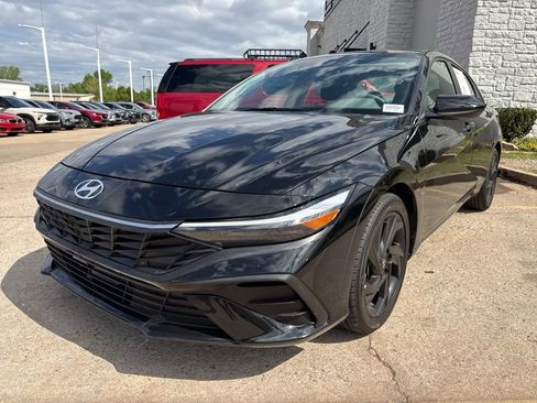 Used 2026 Hyundai Elantra Sport image 3