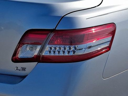 Used 2011 Toyota Camry LE FWD image 10