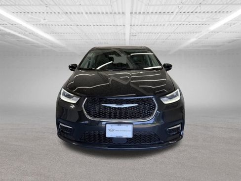 Used 2023 Chrysler Pacifica Touring-L FWD image 7