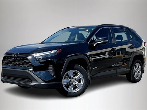 Used 2024 Toyota RAV4 XLE w/ Convenience Package image 2