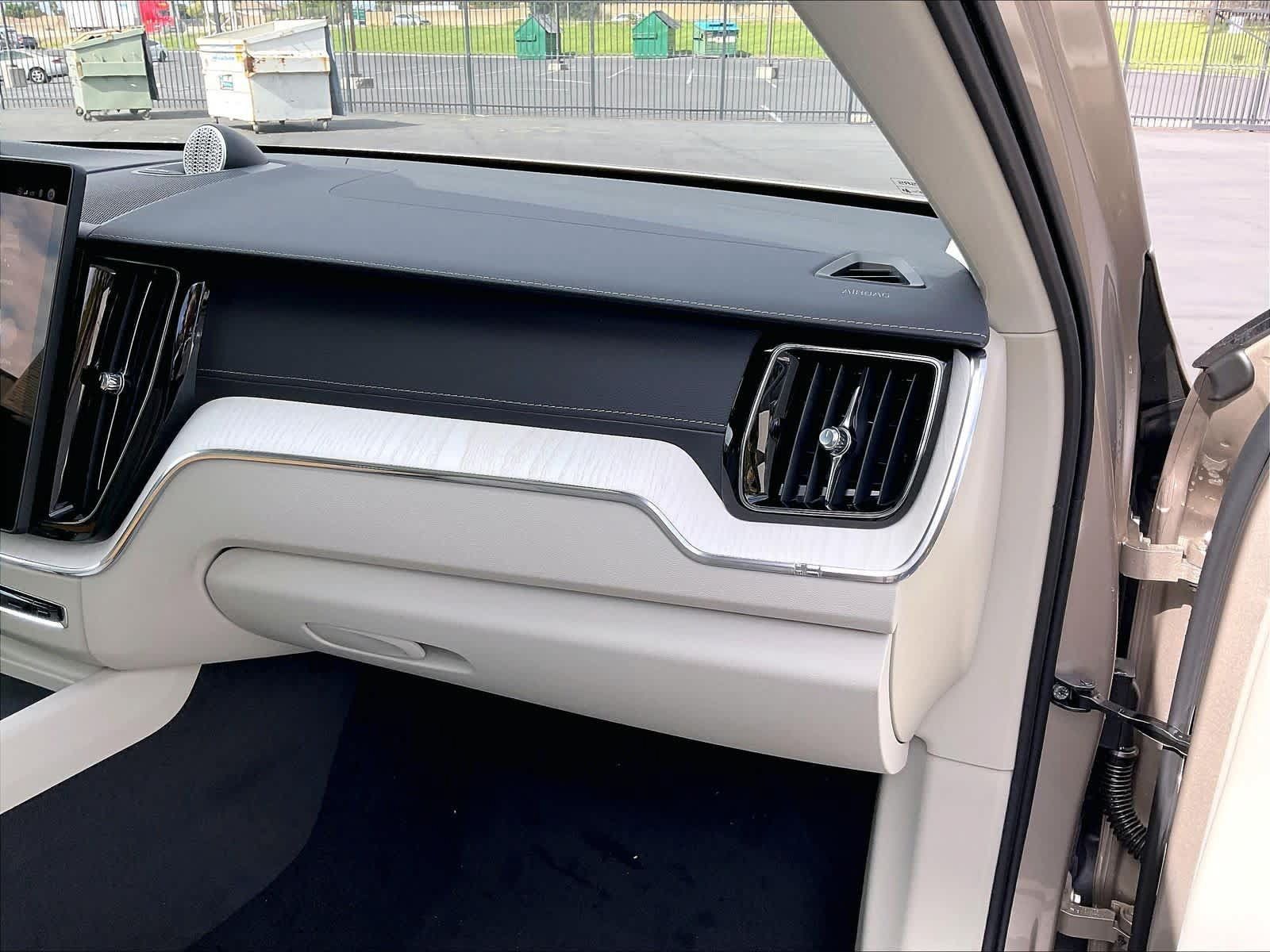 New 2027 Volvo XC60 T8 Ultra AWD/4WD image 28