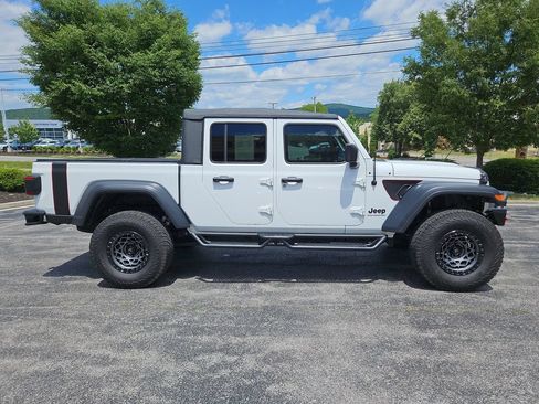 Used 2023 Jeep Gladiator Sport AWD/4WD image 7