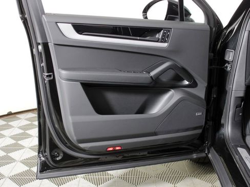 Certified 2026 Porsche Cayenne Coupe image 14