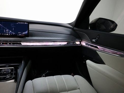 Used 2024 BMW 760i xDrive w/ Executive Package AWD/4WD image 89
