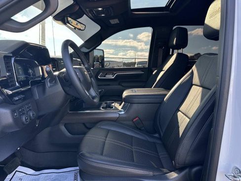 Used 2025 Chevrolet Silverado 3500 High Country w/ Technology Package image 9