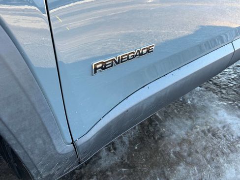 Used 2018 Jeep Renegade Latitude image 10