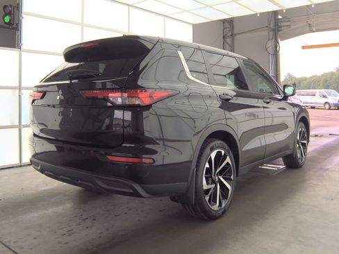 Used 2022 Mitsubishi Outlander ES AWD/4WD image 4