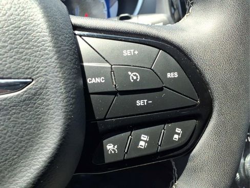 Used 2025 Chrysler Pacifica Limited FWD image 20