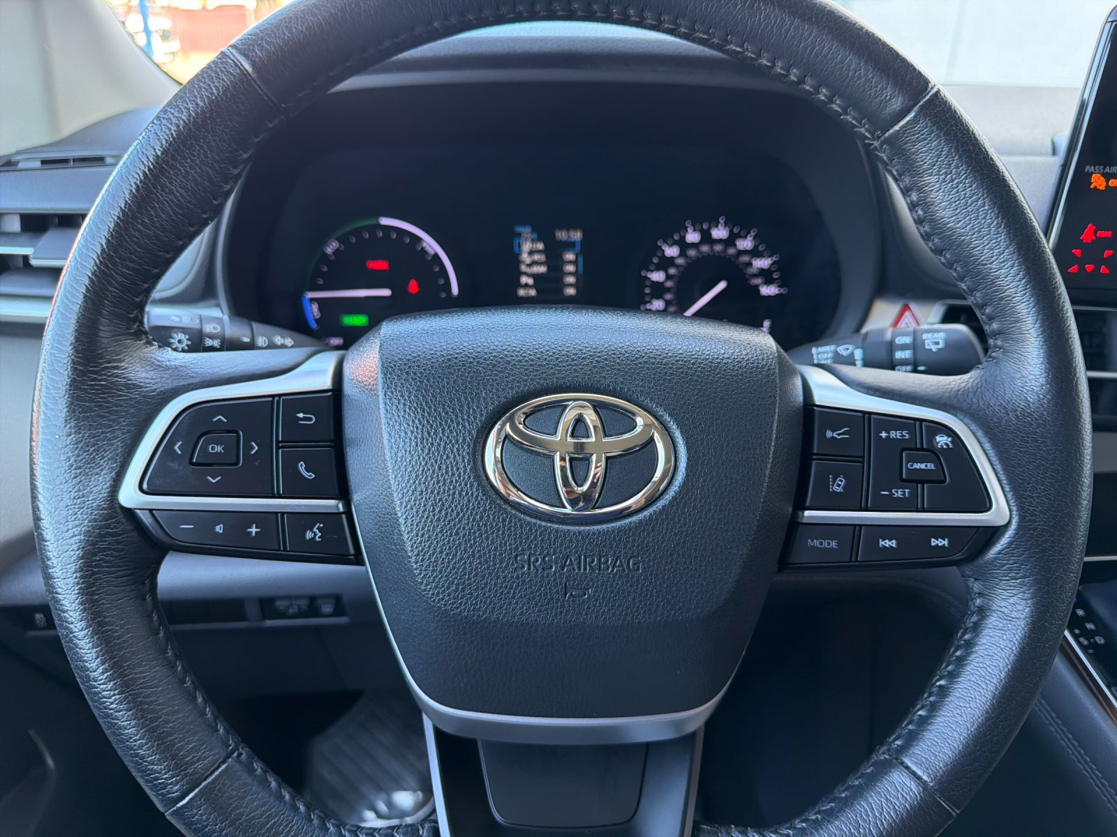 Used 2022 Toyota Sienna XLE FWD image 28