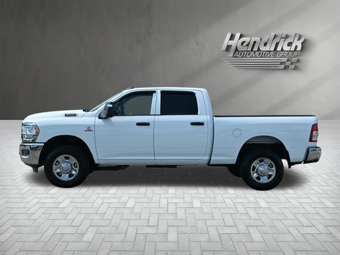 Used 2024 RAM 3500 Tradesman w/ Chrome Appearance Group image 9