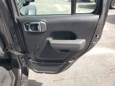 New 2025 Jeep Gladiator Sport image 28