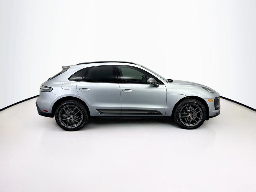 Used 2026 Porsche Macan AWD/4WD image 8