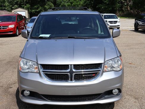 Used 2017 Dodge Grand Caravan SXT FWD image 3