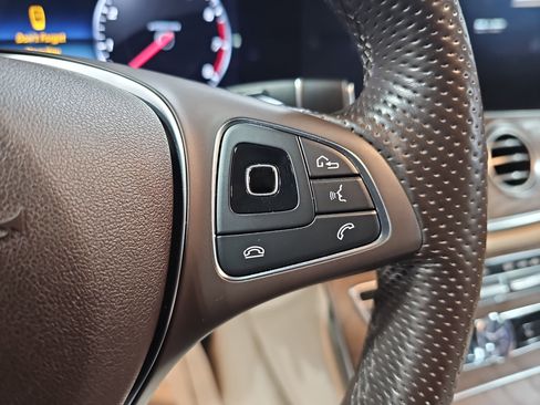 Used 2018 Mercedes-Benz E 400 4MATIC Sedan image 18