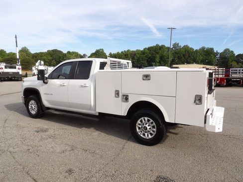 Used 2020 Chevrolet Silverado 2500 LT w/ Convenience Package AWD/4WD image 4