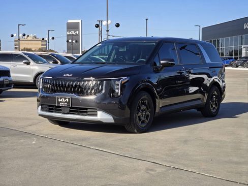 New 2026 Kia Carnival FWD image 2