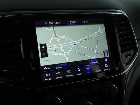 Used 2020 Jeep Grand Cherokee Altitude image 11