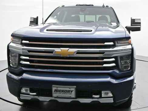 Used 2023 Chevrolet Silverado 3500 High Country w/ Technology Package AWD/4WD image 2