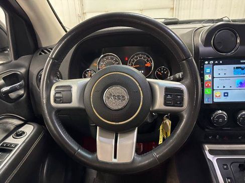 Used 2017 Jeep Compass Latitude AWD/4WD image 12