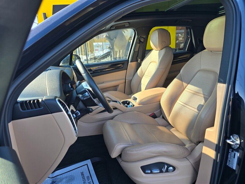 Used 2019 Porsche Cayenne AWD/4WD image 13