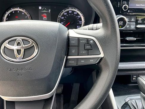 Used 2022 Toyota Highlander L image 11