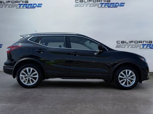 Used 2022 Nissan Rogue Sport SV image 4