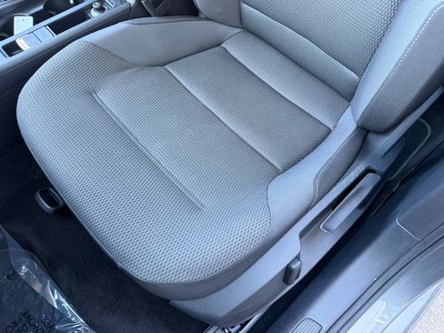 Used 2019 Volkswagen e-Golf SE image 19