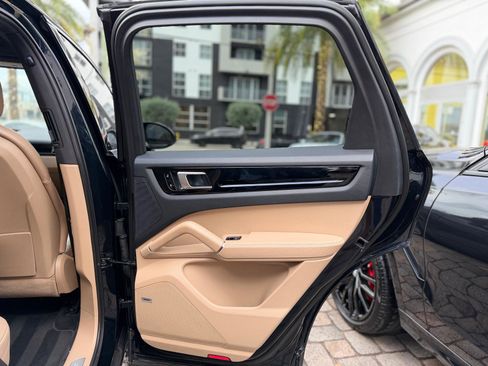 Used 2020 Porsche Cayenne image 55