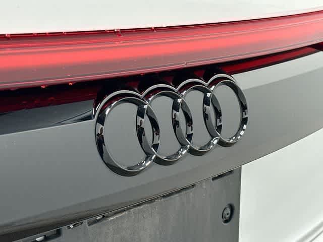Used 2022 Audi Q8 Prestige AWD/4WD image 29